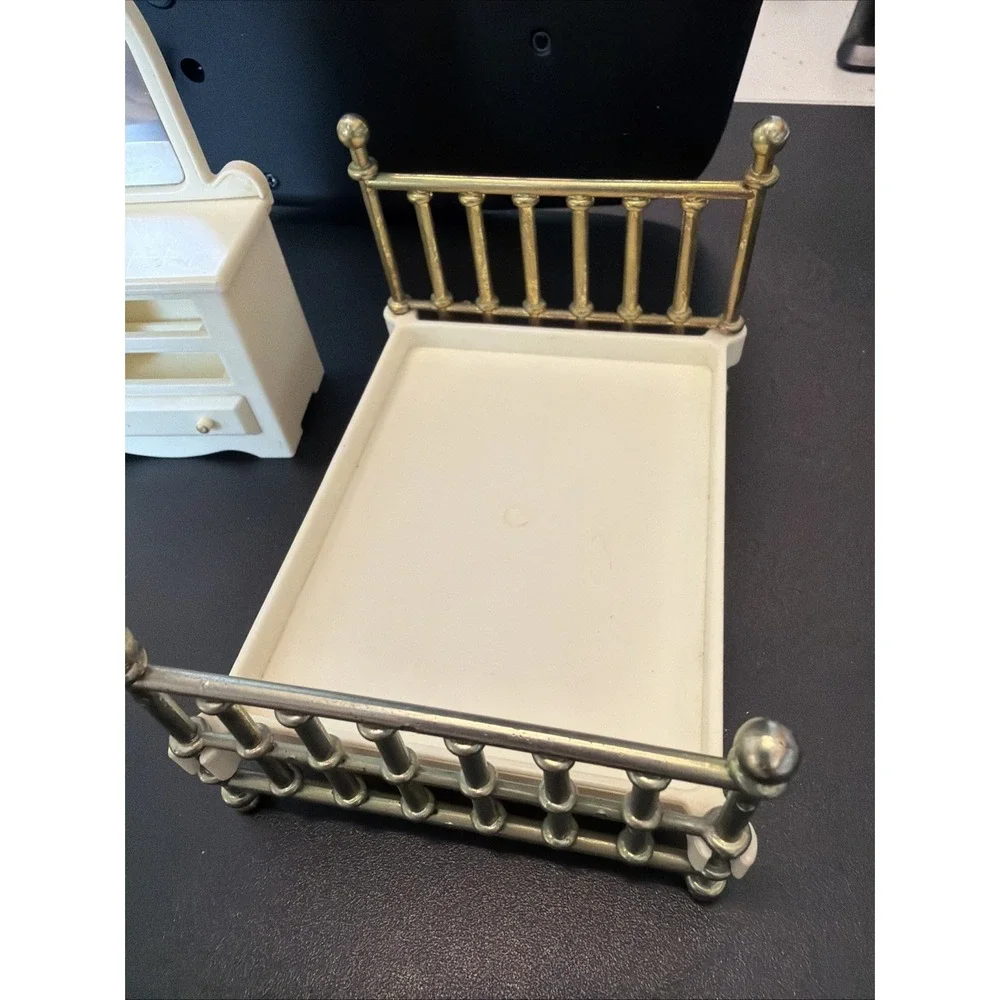 Vintage 1970s Fisher Price Dollhouse Decorator Bedroom Bed Dresser Vanity Set